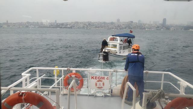 Kız Kulesi açıklarında sürüklenen tekne ekipler tarafından kurtarıldı