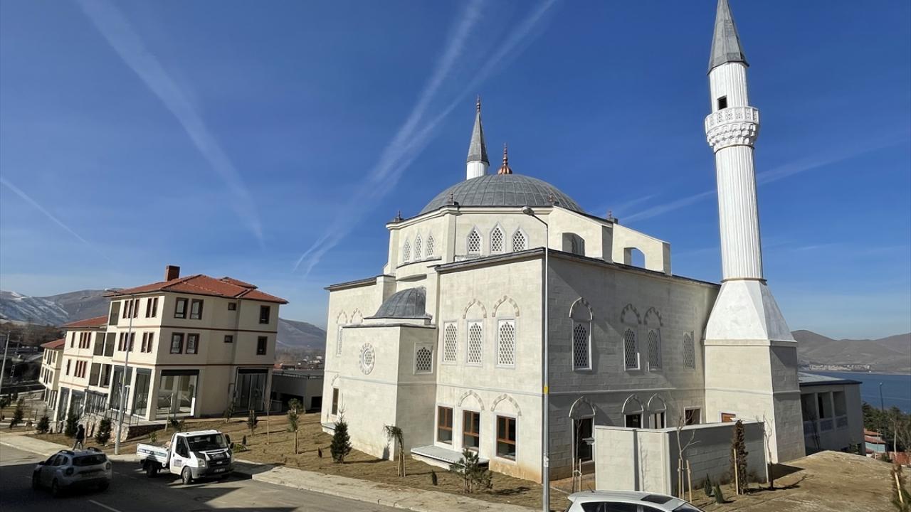 "Sivrice alt ve üst yapısıyla yenilenen bir ilçe oldu"