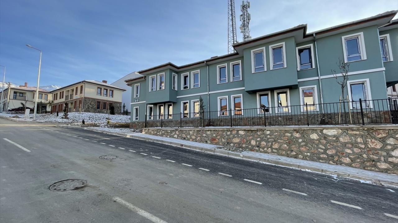 "Devletimiz sağ olsun güvenli ve güzel evler inşa etti"