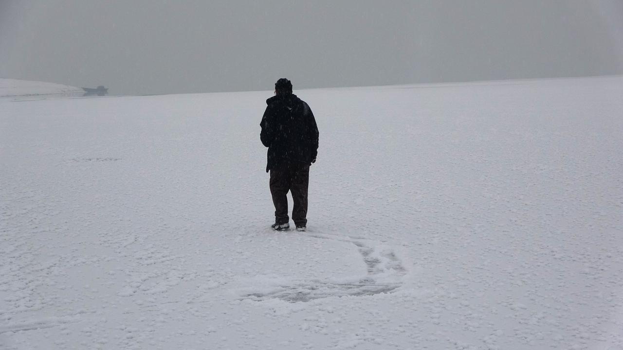 "Gölün yaklaşık 3 kilometrelik kısmı tamamen donmuş durumda"