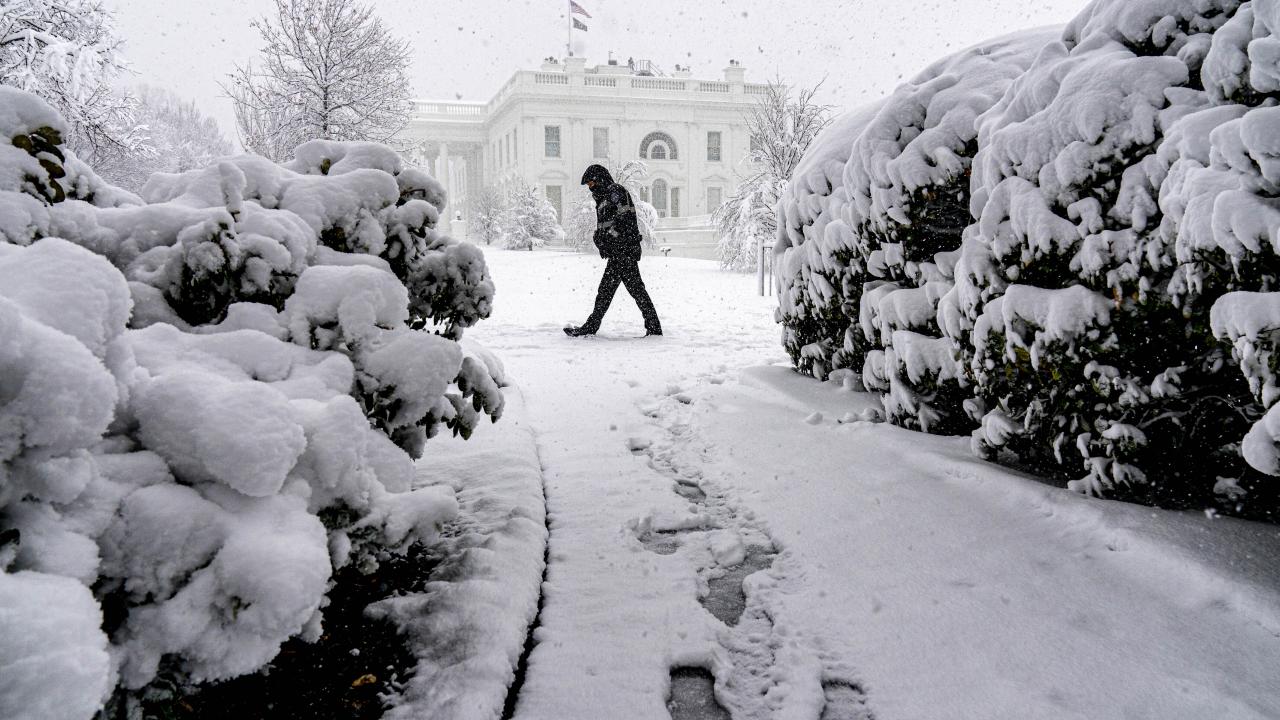 Uçuşların yarısından fazlası ertelendi