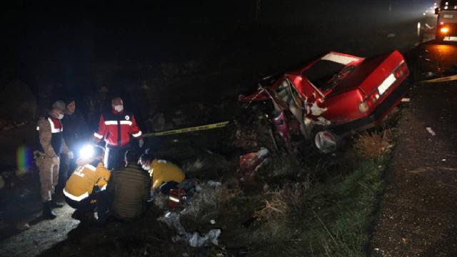 Şanlıurfada iki otomobil çarpıştı: 1 ölü, 4 yaralı