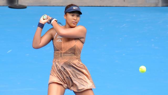 Naomi Osaka dört ay aranın ardından galibiyetle başladı