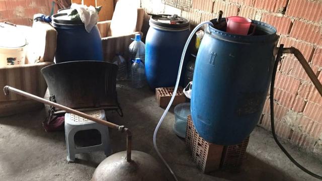 Tekirdağda 3,2 ton kaçak içki ele geçirildi