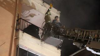 Uşak'ta apartman yangını: 8 kişi dumandan etkilendi