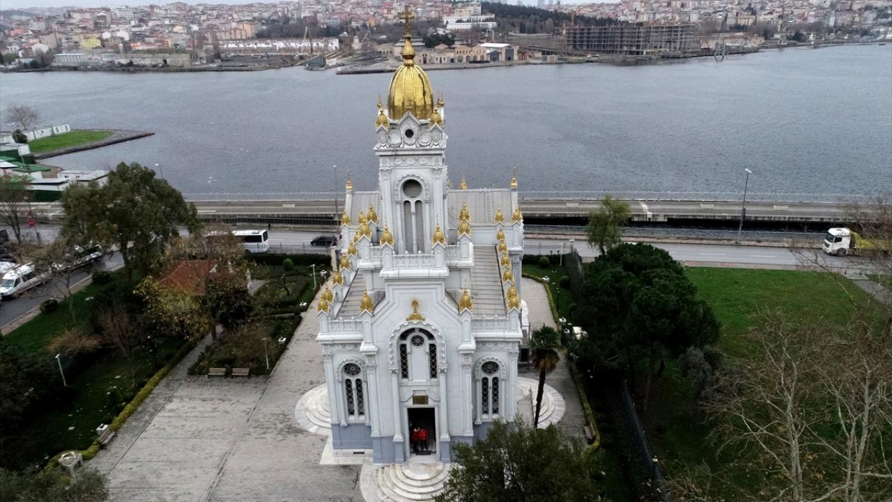 "Bir daha kilisemiz yanmasın deyip kiliseyi metalden yaptırıyorlar"