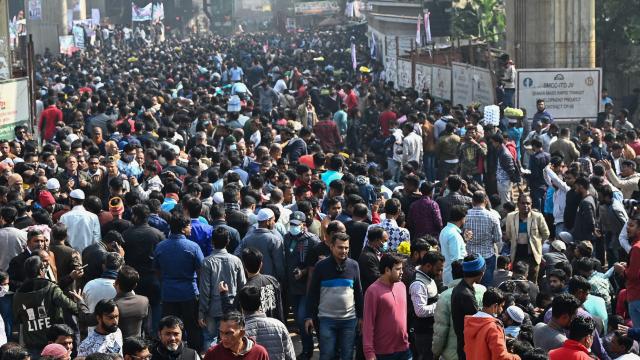 Bangladeşte 12 yaş üstü öğrenciler için COVID-19 aşısı zorunlu oldu