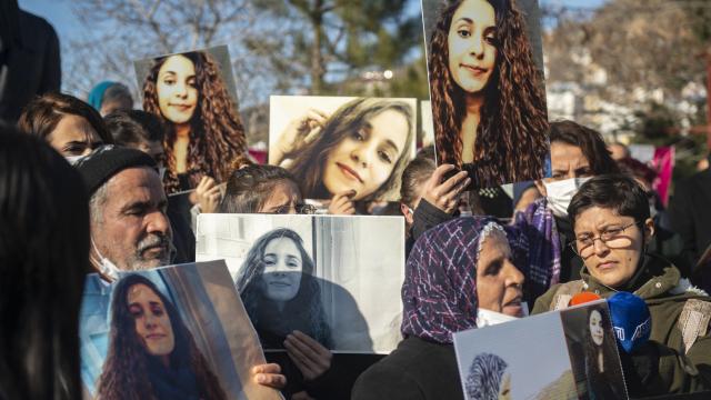 Gülistan Dokunun ailesi 2 yıldır kızlarını umutla bekliyor