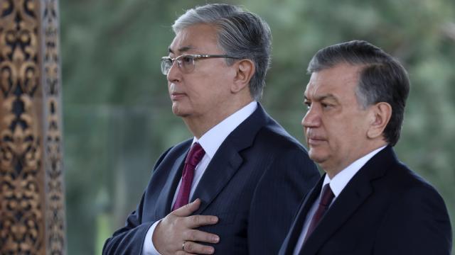 Özbekistan Cumhurbaşkanı, Kazak mevkidaşıyla görüştü
