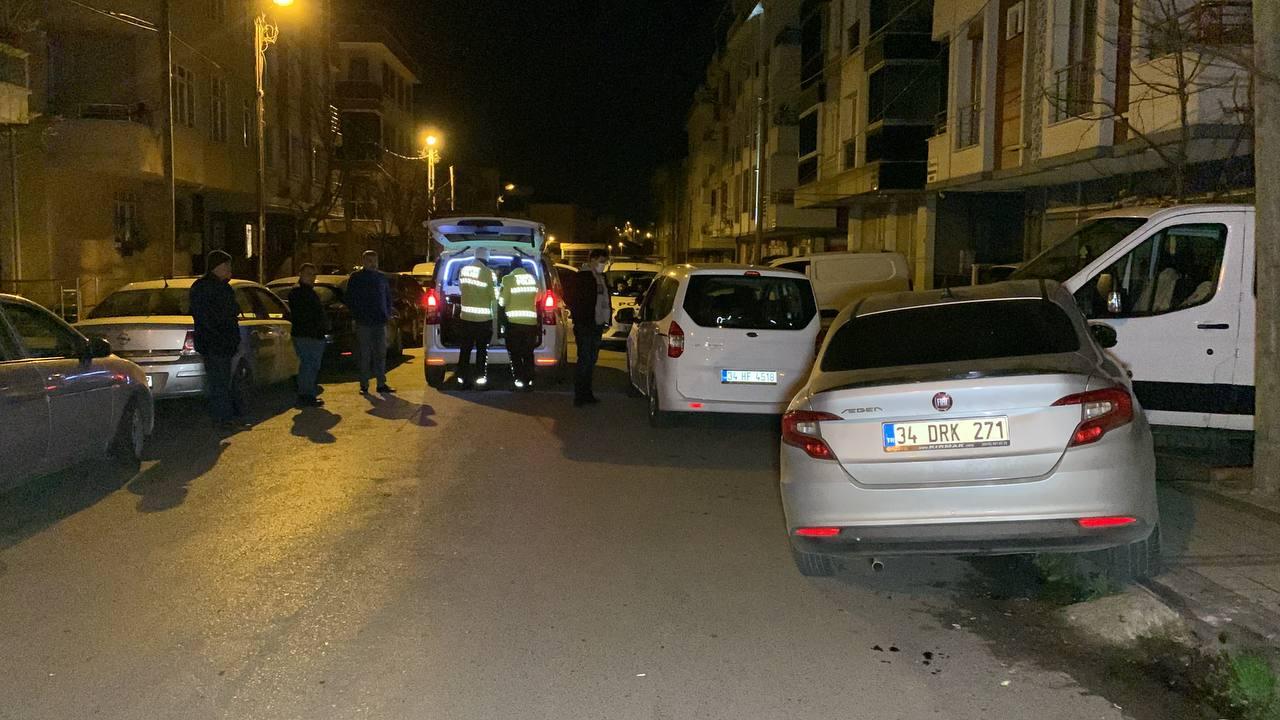 Sancaktepe'de polisin dur ihtarına uymayan sürücü 5 araca çarptı
