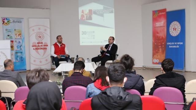Niğde Ömer Halisdemir Üniversitesi Rektörü Prof. Dr. Uslu öğrencilerle buluştu