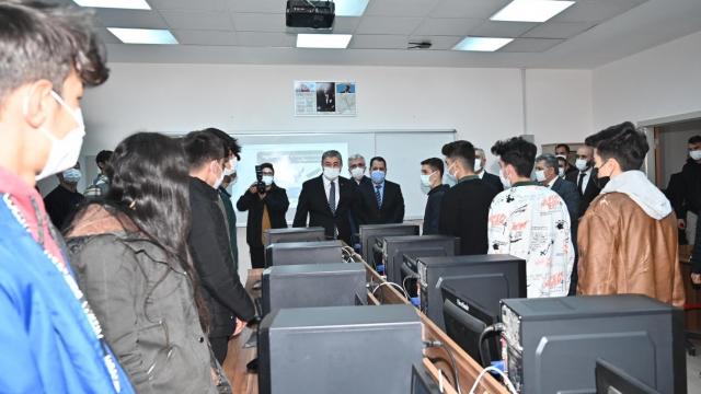 Osmaniye Valisi Erdinç Yılmazın okul ziyaretleri sürüyor