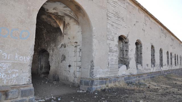 Kars tabyaları yok oluyor