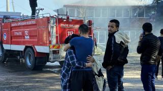 Evlerinin yanışını gözyaşlarıyla izlediler