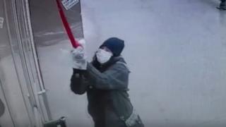 Türk bayrağını indirmeye çalışan kadın gözaltına alındı