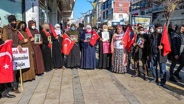 Vanda evlat nöbetine katılım artıyor