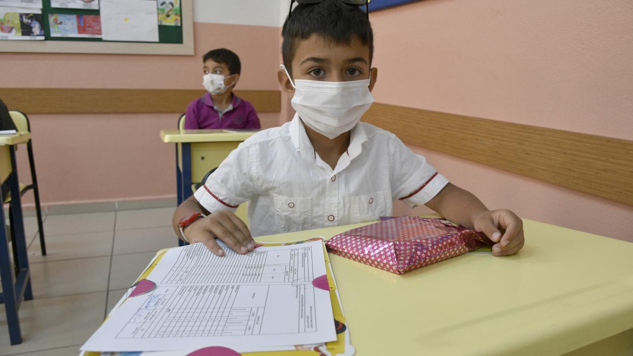 Yüz yüze eğitimin önemine dikkati çeken Özer, okulların kapanmasının istenmediğini ifade ederek,