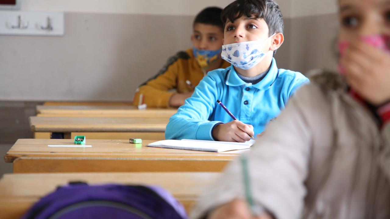 "Eğitimi siyasi malzeme yapmaktan çıkartmamız lazım"