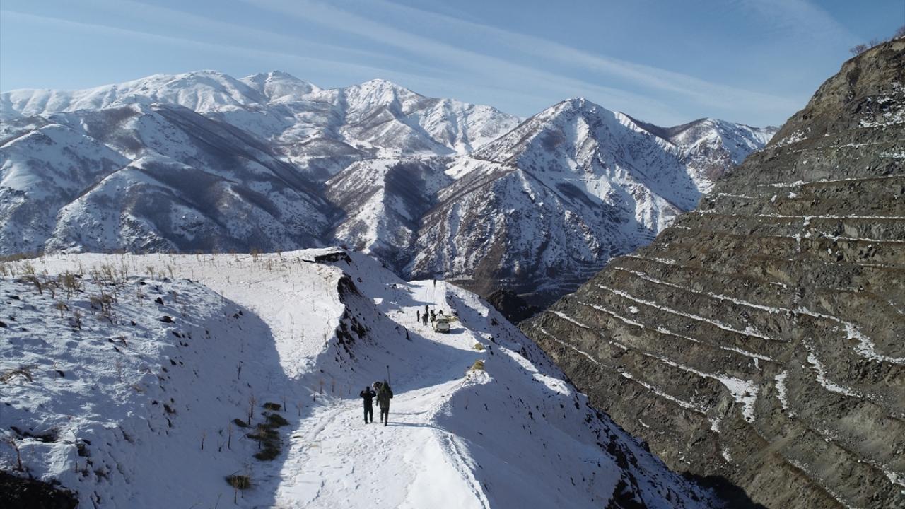 2 bin rakımlı Şeytan Dağları`nda yemleme çalışması