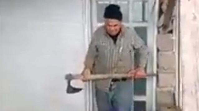 Hayvansever emekli polise baltalı saldırı