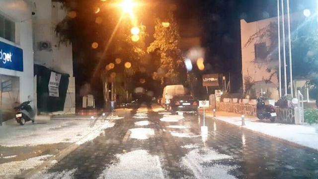 Bodrumda sağanak ve dolu etkili oldu: Ev ve iş yerlerini su bastı