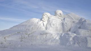 Sarıkamış şehitleri anısına yapılan kardan heykel açıldı
