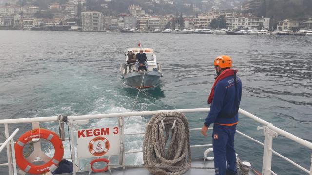 İstanbulda arızalanan tekne kurtarıldı