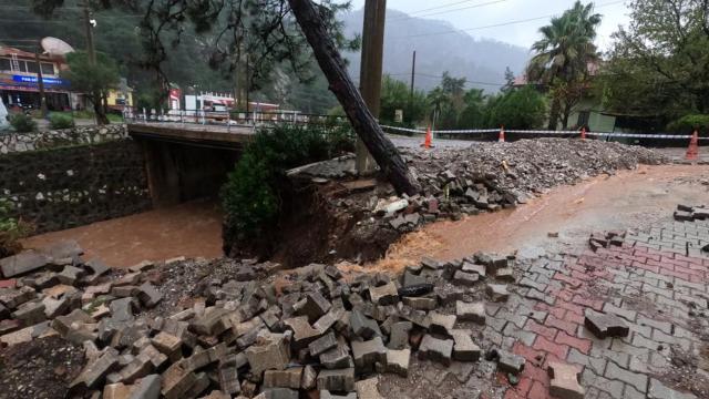 Antalya ve Muğlaya kuvvetli sağanak uyarısı