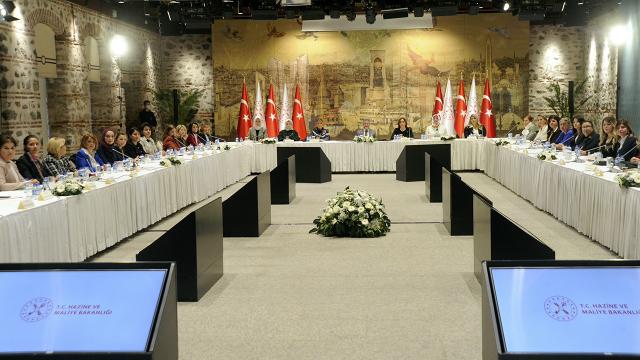 Bakan Nebati iş dünyasının kadın temsilcileriyle görüştü