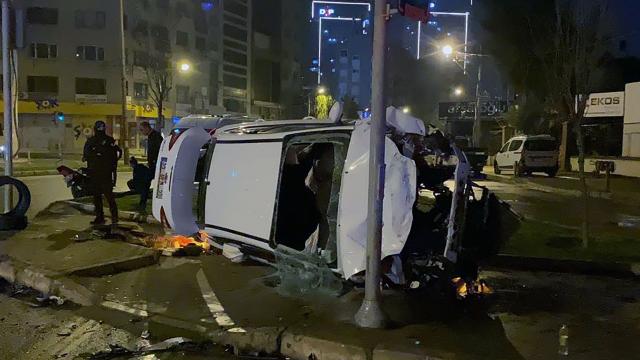 İzmirde trafik kazası: 3 yaralı