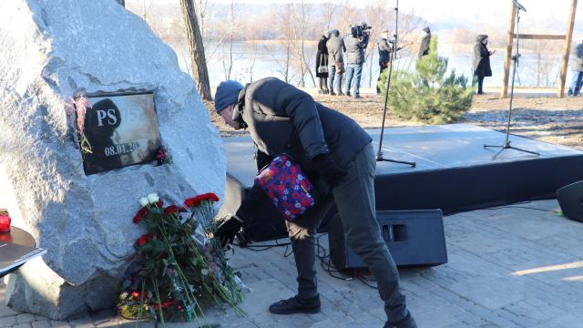 İranın Ukrayna uçağını düşürmesinin ikinci yılında anma töreni yapıldı