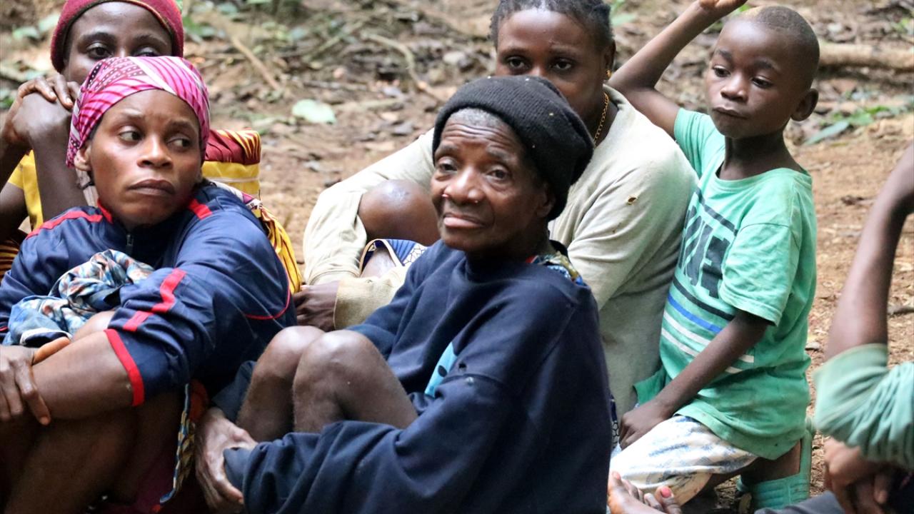 Afrika kıtasının yerleşik halklarından farklı bir yaşam tarzı sürdürüyorlar