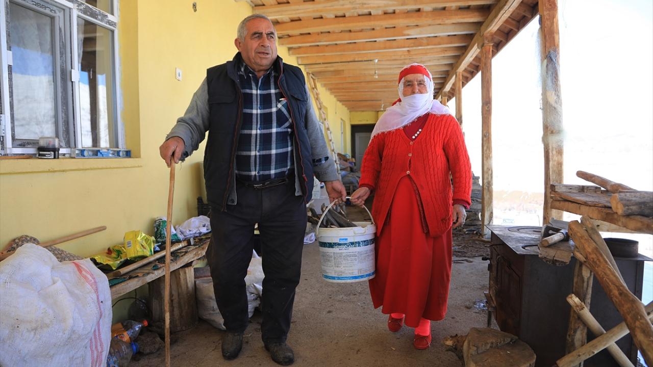 "Avusturya`daki kızım, kırmızı kıyafetler gönderiyor"