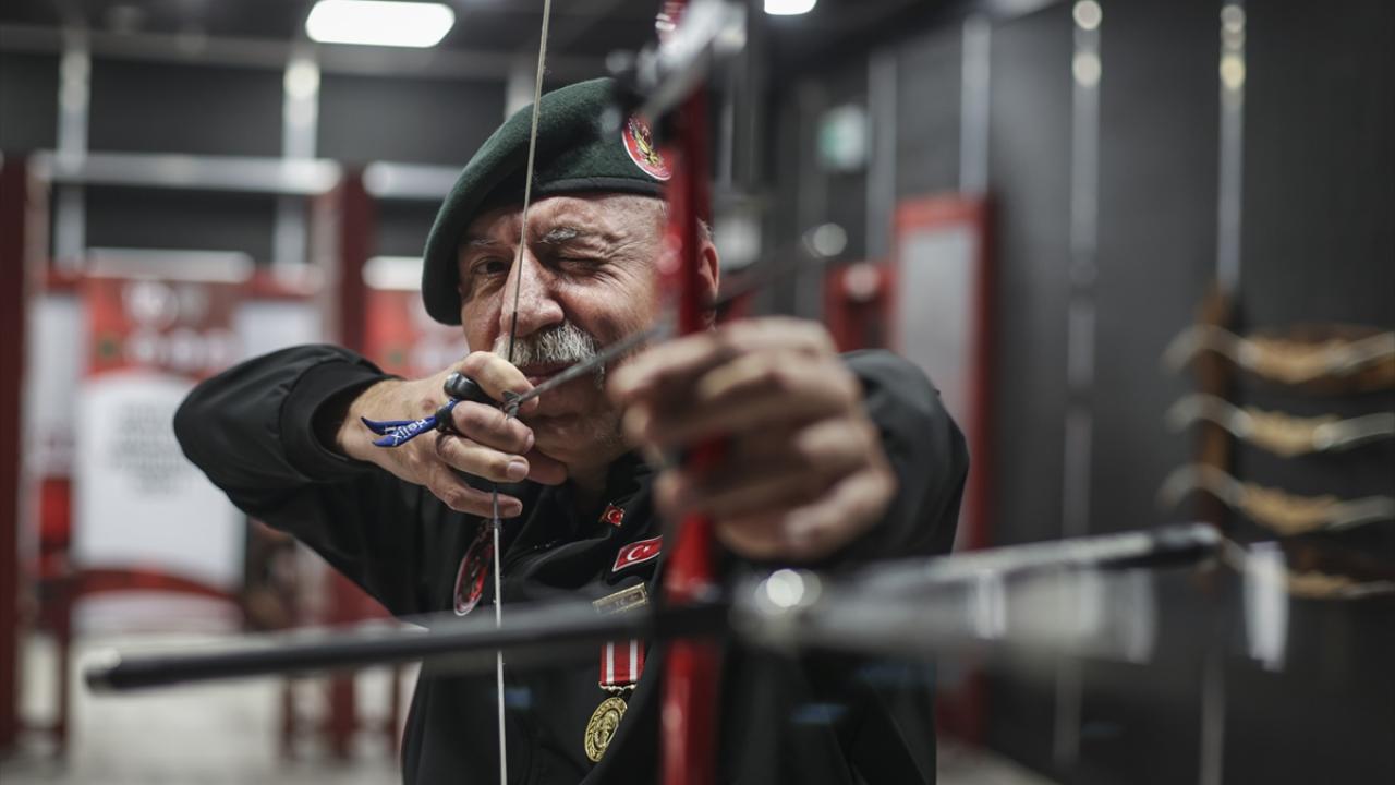 "Eski günlerimizi yad ederek sohbet ediyoruz"