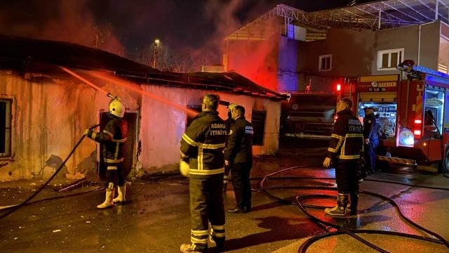 Adanada yangın: Ev kullanılamaz hale geldi