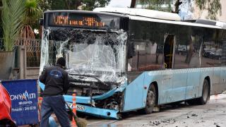 Antalya'da 9 araca çarpan otobüs kaldırıma çıktı: 5 yaralı