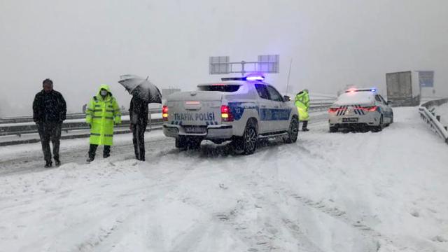 Antalya-Konya kara yolu tırların geçişine kapatıldı