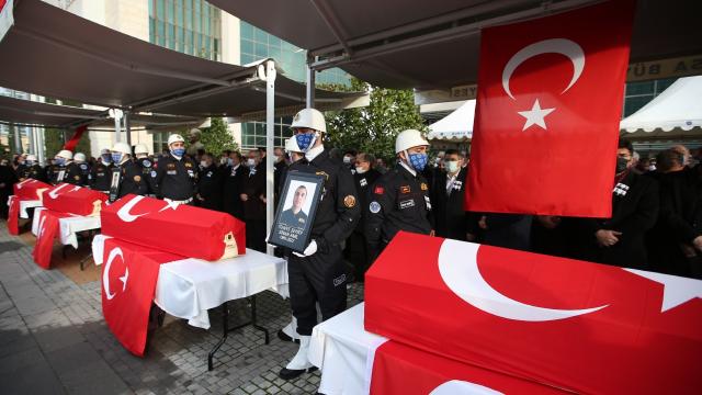 Şehit itfaiyeciler için tören düzenlendi