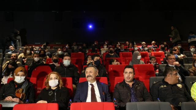 Emniyet mensupları ve şehit aileleri `Kesişme; İyi ki Varsın Eren` filmini izledi