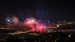 Işıltılı katil havai fişek