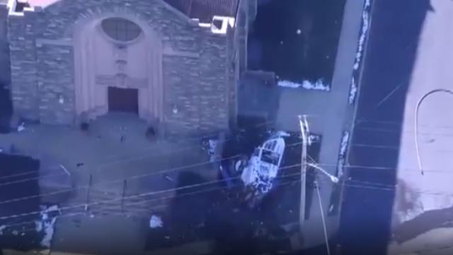 Philadelphiada düşen helikopterdeki 4 kişi kurtuldu