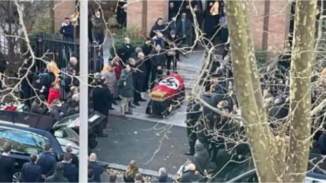 İtalyadaki cenazede Nazi bayrağı kullanılması tepki çekti