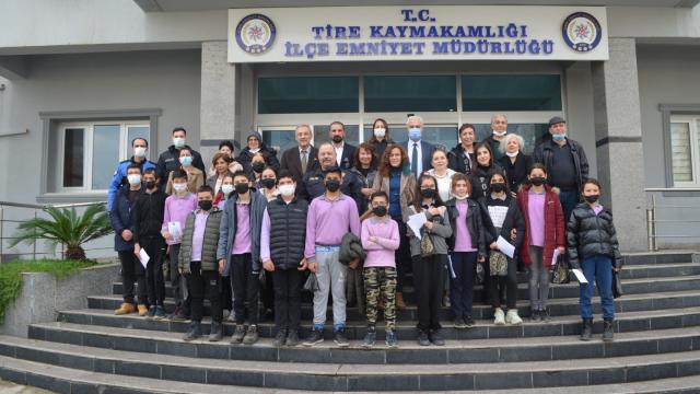 Tirede öğrencilerden emniyet müdürlüğü ziyareti