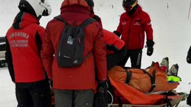 Kayak yaparken yaralanan İranlı turisti JAK timi kurtardı