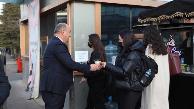 Yahşihan Belediyesinden üniversite öğrencilerine çorba ve simit ikramı