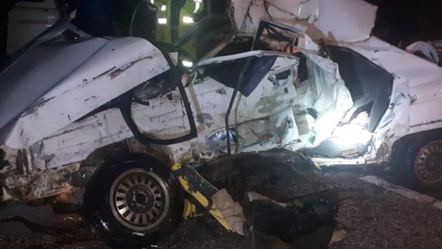 Muğlada tırla otomobil çarpıştı: 2 kişi hayatını kaybetti