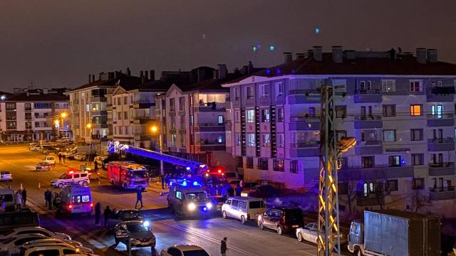 Polisten kaçan hırsızlık zanlısı havalandırma boşluğunda sıkıştı