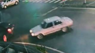 Kavşakta drift pahalıya patladı