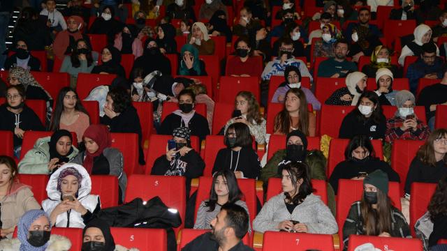 `Kumandan` oyunu Diyarbakırda tiyatroseverlerle buluştu