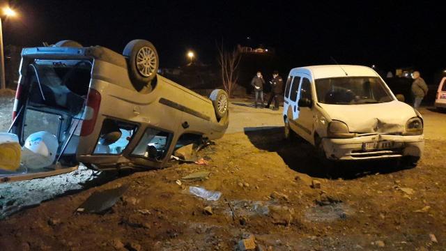 Kırıkkalede hafif ticari araçların çarpıştığı kazada 1 kişi yaralandı
